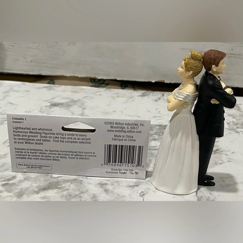 2003 WILTON Humorous WEDDING CAKE Topper Figurine Bride Groom Back To Back